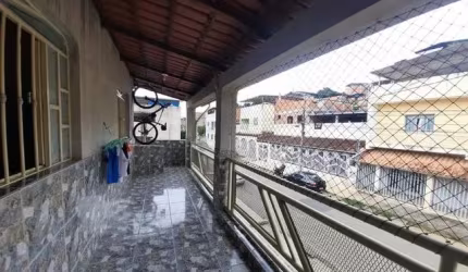Imóvel com 3 moradias em Ipatinga bairro Canaã