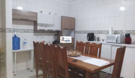 Lindo sobrado na Região da Penha com 4 dormitórios e amplo terraço  em excelente localização