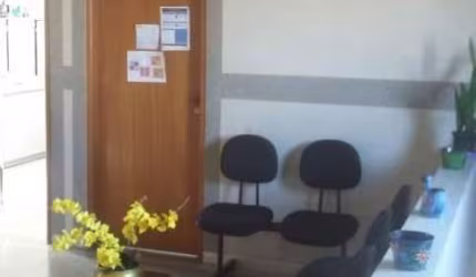 SALA COMERCIAL NA RUA DO METRO DA GUILHERMINA ESPERANÇA DE 28 M²