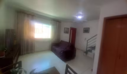 SOBRADO COM SALA ESPAÇOSA