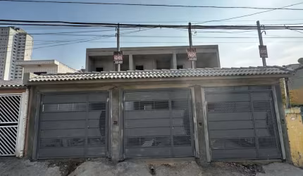 Sobrado com 3 dormitórios e duas vagas  na Região do Penha