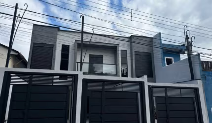 Sobrado com 3 dormitórios e duas vagas  na Região da Vila Ré