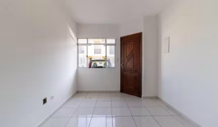 SOBRDO EM CONDOMÍNIO FECHADO NA VILA RÉ