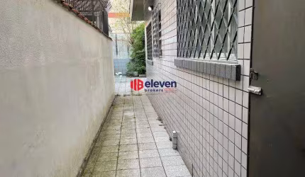 Sobrado à Venda com 3 Dormitórios e Jardim - 250m² - Gonzaga, Santos/SP