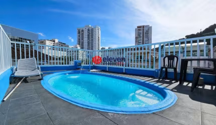 Casa à Venda, com piscina, no Marapé, em Santos-SP
