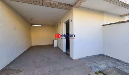 Casa triplex, 2 suites, 02 vagas de garagem, em Santos-SP