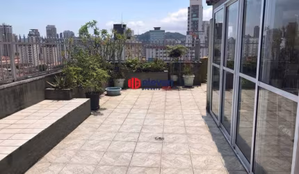 Cobertura espaçosa, planta de 215 metros, 03 dormitórios., sendo 01 suíte., vista livre total.