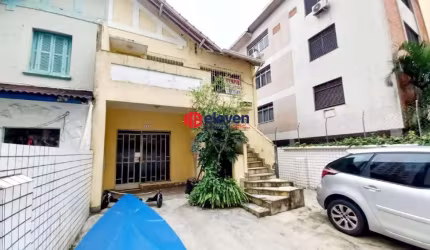2 Casas independentes andar baixo e andar alto! em excelente localização quadra da praia José Menino em Santos