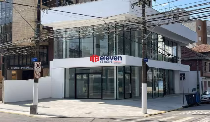 Espaço Comercial Premium com Vitrine de 70m e Infraestrutura Completa para Locação