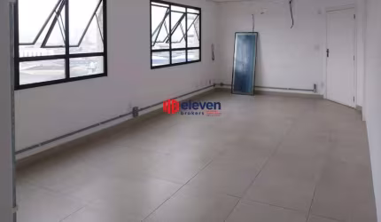 Sala Comercial no Edifício Golden Garden com Vista Panorâmica e Garagem Privativa no Macuco, Santos-SP