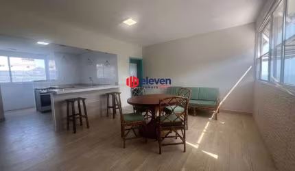 Apartamento Reformado com Vista Mar, 2 Dormitórios e 1 Suíte no José Menino