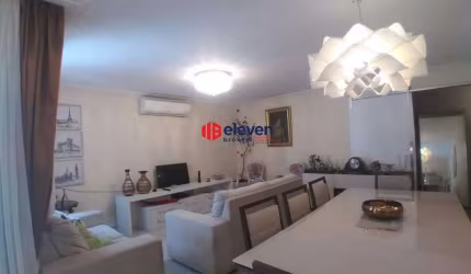 Apartamento a venda no Gonzaga, 1 quadra da praia em Santos.