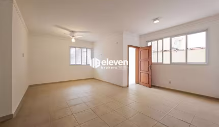 Casa Sobreposta Térrea com Quintal na Ponta da Praia – Santos