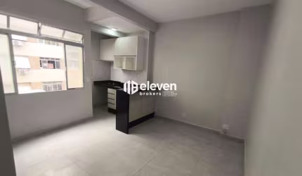Apartamento à Venda 01 Dormitório | 42m² | Quadra da Praia | Reformado para Airbnb | Santos