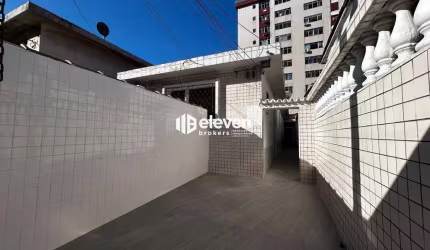Excelente Casa para locação com 2 suítes e 4 banheiros no Embaré