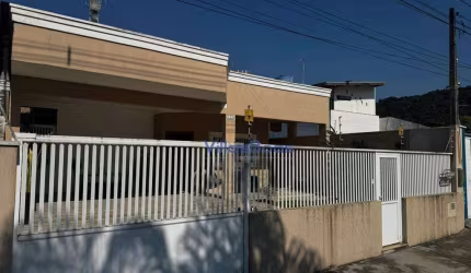 Casa 3 dorm. suíte 200 metros da praia  Massaguaçu  Caraguatatuba