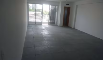sala comercial pronta,  muito bem localizada, com 52,90m², 2 vagas