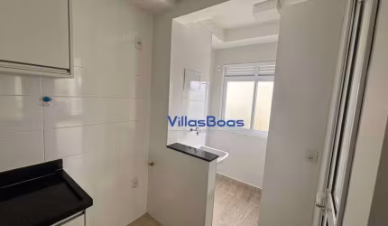 Lindo apartamento de 2 dormitórios  piso porcelanato com armários, sendo 1 suite