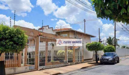 Sobrado  Venda com  3 quartos sendo 1 suites atras shopping Estação, 430 mil aceita financiamento