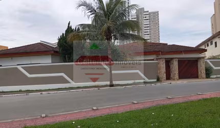 Casa Comercial Ideal para Clínica ou Comércio em Geral!