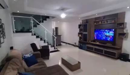 Sobrado à venda, 121 m² por R$ 605.000,00 - Maracanã - Praia Grande/SP