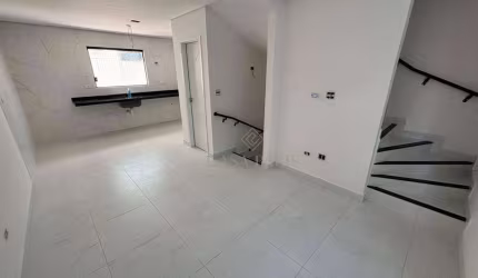 Casa de condominio com fino acabamento e 2 dormitórios a venda em Praia Grande!