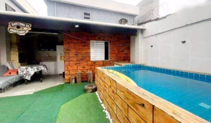 Casa com piscina lado praia de 3 quartos à venda em Praia Grande!!