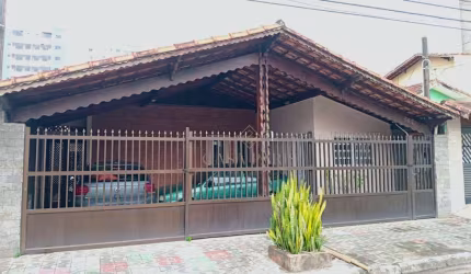 Casa com 3 dormitórios à venda, 175 m² por R$ 680.000,00 - Vila Guilhermina - Praia Grande/SP