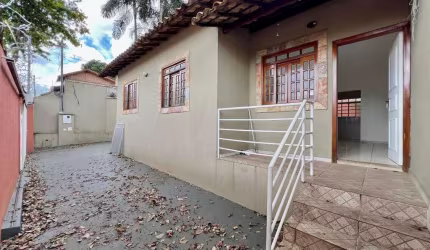 Casa geminada à venda, 3 quartos, 1 suíte, 2 vagas, Santa Amélia - Belo Horizonte/MG