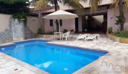 Casa a venda na região central de Araraquara