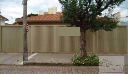 Casa a venda na região central de Araraquara.