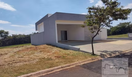 Casa a venda no condomínio Bella Vitta.