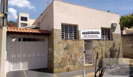 Casa com escritório a venda no centro de Araraquara.