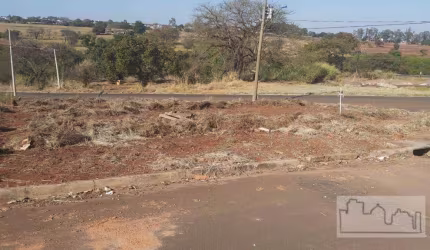 Terreno de esquina a venda no Jardim Universal
