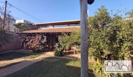 Casa com 3 dormitórios à venda, 199 m² por R$ 881.000,00 - Cidade Jardim - Araraquara/SP