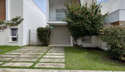 Casa com 3 quartos em condomínio no Sim