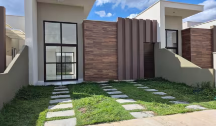 Casa com 2 quartos para aluguel em condomínio no Sim!