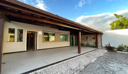 Casa mobiliada com 3 quartos em condomínio no bairro Sim!
