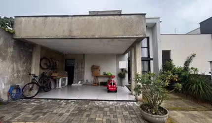 Casa com 4 quartos á venda em condomínio no Sim- Feira de Santana-Ba.