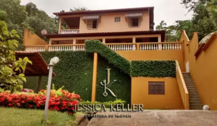 Linda casa construída em um lote de 1050 m² no Bairro Veneza em Ipatinga