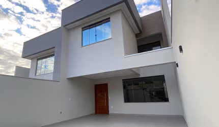 Linda casa no bairro Tiradentes em Ipatinga/MG