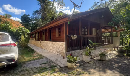 Sitio em Marechal Floriano com 3 hectares, com 2 casas