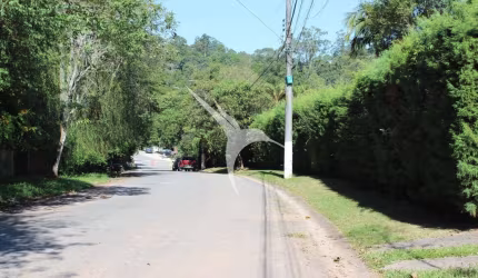 Terreno em condomínio fechado à venda na Rua dos Jasmins, Chácara Vale do Rio Cotia, Carapicuíba por R$ 435.000