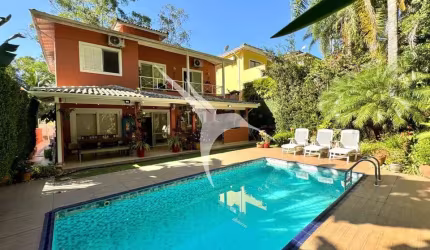 Casa em condomínio fechado com 4 quartos à venda na Rua Uruana, Chácara dos Junqueiras, Carapicuíba por R$ 1.690.000