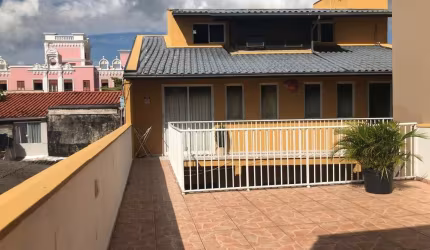 Edificio de 2 pavimentos na Lagoa da conceição