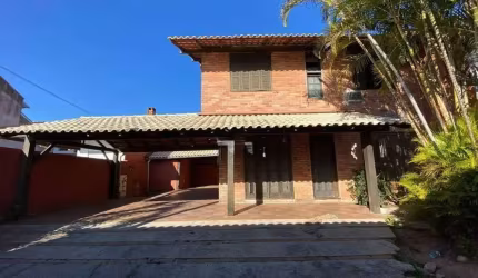 Ampla casa em bairro nobre de Florianópolis