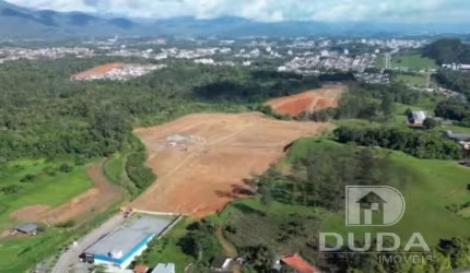 Terreno de 450m² no Loteamento Golden Life