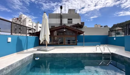 Duplex com piscina no Centro de Florianópolis