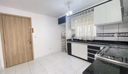 COBERTURA DE 02 DORMITÓRIOS SENDO 01 SUÍTE  NO BAIRRO VILA VERDE COM 4 VAGAS DE