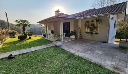 EXCELENTE CHÁCARA URBANA COM RESIDÊNCIA NO BAIRRO MONTE BÉRICO